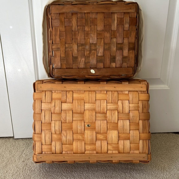 Two sturdy bamboo baskets with handles and removable linen liners - Picture 11 of 16